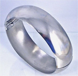 STAINLESS STEEL WIDE DOME HINGED BANGLE, 7" - Picture 1 of 7