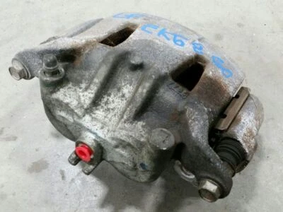 Pinça de freio a disco dianteira esquerda usada serve: 2015 Chevrolet City Express dianteira dianteira - Imagem 1 de 4