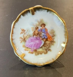 Mini piatto vintage LIMOGES porcellana corteggiamento coppia di FRAGONARD con supporto Francia - Foto 1 di 7