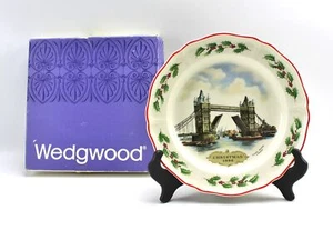 1986 Wedgwood Queen's Ware Christmas Plate TOWER BRIDGE London England - Picture 1 of 3