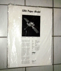 NASA TRW GAMMA RAY OBSERVATORY GRO PAPER MODEL 1/25 SCALE, 1991 SHUTTLE LAUNCH - Picture 1 of 19