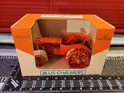 Allis Chalmers U 1/16 Diecast Farm Tractor Replica Collectible By Scale Models - Image 1 of 4