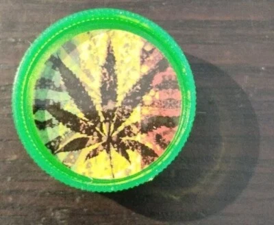 Grinder / Crusher / Gewürzmühle  - Motiv Hanfblatt (Neu) (Grün) - Bild 1 von 3