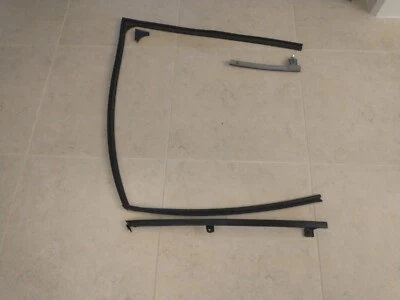 72275-TR0-A01 canal puerta delantera izquierda 2012-2015 Honda Civic, genuino Honda Foto 1 de 4