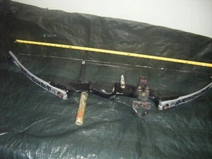 Raider BY York Compound Bow with Tru Glo Sights 43 Inch Long Right Handed - Picture 1 of 8