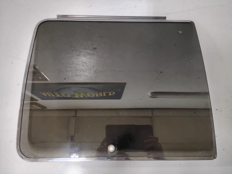 Furgoneta Dodge tamaño completo. 1980-2003, mitad izquierda, doble bisagra, oscilante, vidrio PRIVACIDAD Foto 1 de 4