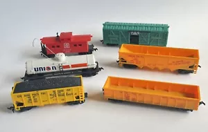Menge 6 Tyco Life-like Ho Scale Zugwagen Fracht Bay Trichter Viehwagen - Bild 1 von 12