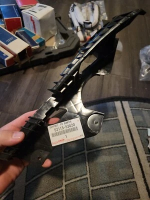 Nuevo soporte de parachoques lateral pasajero delantero 06-08 Lexus IS250 IS350 LX1043103 OEM Foto 1 de 2