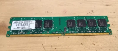 Mémoire Pc Bureau UNIFOSA 2Go RAM DDR2 PC2-6400 800MHz / GU342G0ALEPR692C6CE - Photo 1/2