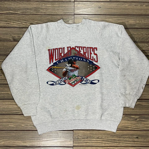 Vintage World Series 1991 Minnesota Twins Grey Sweatshirt Size 21x24 Made in USA Cover