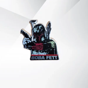 Star Wars Boba Fett Official Vintage Character Plastic Pin Badge 90s Lucas Arts - Bild 1 von 3