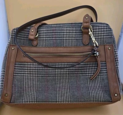 Bolso de mano a cuadros para mujer con correa desajustada que se muestra en las fotos. Usado en excelente estado muy lindo y espacioso  Foto 1 de 4