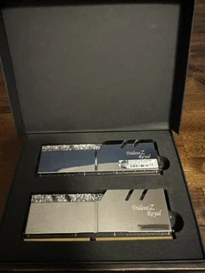G.Skill Trident Z Royal RGB 32GB (2x16GB) DDR4 RAM 3200MHz (F4-3200C16D-32GTRS) - Picture 1 of 2