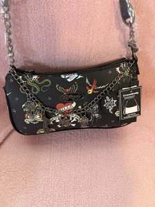 ED HARDY Umhängetasche schwarz Print Crossbody Ketten und Charms kultige Tattoos  - Bild 1 von 18