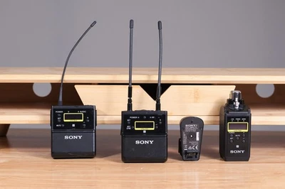  Sistema combo de lapela sem fio Sony UWP-D26 montado na câmera (UC14: 470 a 542 MHz) - Imagem 1 de 4