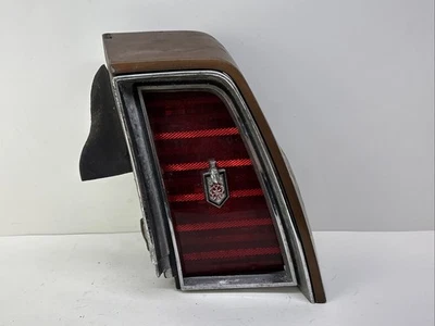 1974 Chevy Monte Carlo passageiro lateral direito lanterna traseira lente traseira - Imagem 1 de 4