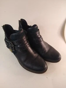 UGG 1010203 Patsy Damen-Stiefeletten schwarz Leder Reißverschluss hinten Motorrad Biker Größe 9 - Bild 1 von 16