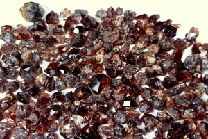 Beautiful Natural Color Garnet Rough Grade Fully Luster Qty Lot 134 Grams - Picture 1 of 6