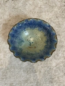 Schöne handgefertigte bernsteinblaue Keramik Schale gewellter Rand - Bild 1 von 6