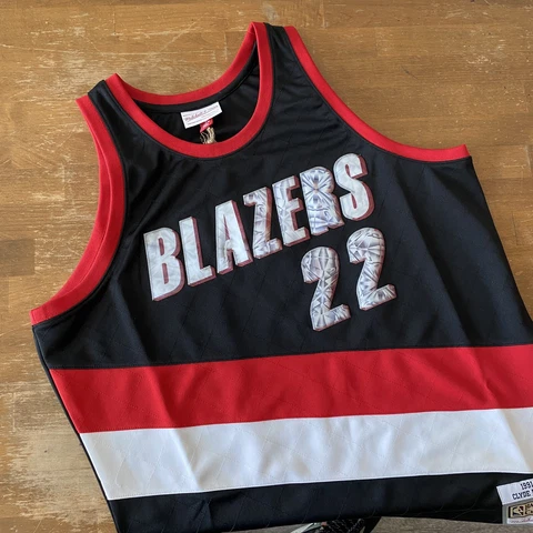 Mitchelll Ness Clyde Drexler Jersey  75th Hologram Diamond - Size Large Cover