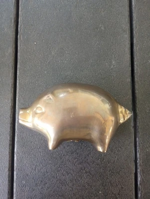 Hucha vintage de latón con tapón de latón Foto 1 de 4