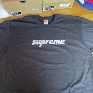 Camiseta Supreme Pinline Negra Med Nueva $95 en StockX - Imagen 1 de 4