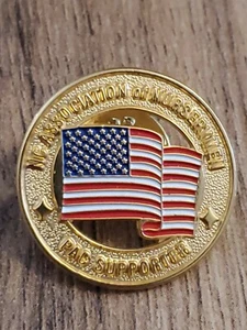 NC ASSOCIATION OF NURSERYMEN PAC SUPPORTER AMERICAN FLAG GOLD PIN - Picture 1 of 4