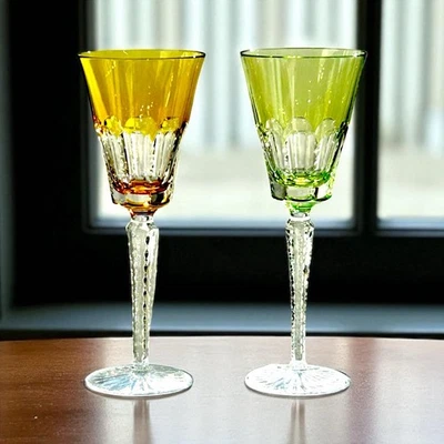 NUEVO Par de copas de vino Ajka cristal amarillo verde corte a claro ornamentadas Lynn Foto 1 de 4