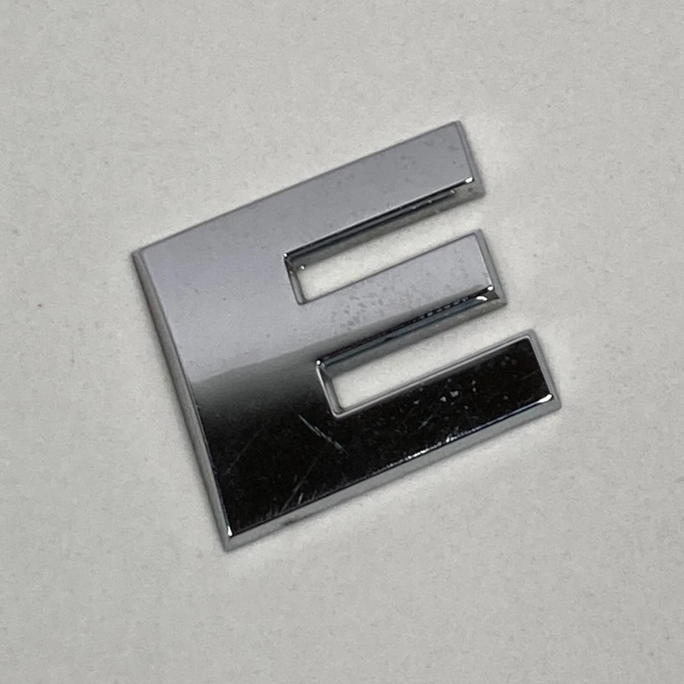 2009-2014 Volkswagen Routan SE эмблема буква 'E' задний задний борт B4175 хром - Изображение 1 из 4