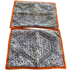 2 fundas de almohada estándar estampadas Pottery Barn Clarissa azul marino blanco naranja boho - Imagen 1 de 9