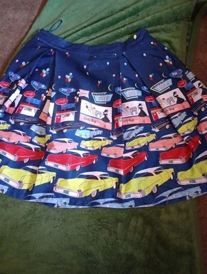 Saia Swing Plissada Lindy Bop Tamanho 18 Preta com Carros Vintage - Imagem 1 de 4