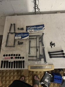 Proline Body Mounts/post/nuts For A Traxxas Slash - Picture 1 of 1