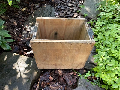 VTG OLD RUSTIC 9X15 WOOD GARDEN PLANTER WINDOW BOX HANDLE TOTE TOOL CARRY CRATE - Image 1 of 4