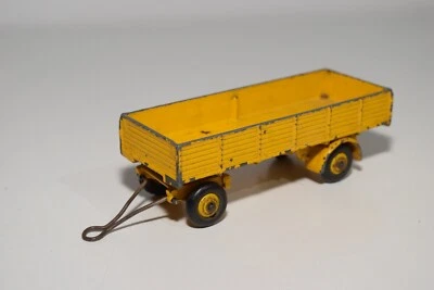 B14 1:43 DINKY TOYS 70 RIMORCHIO BACHEE 2 AXEL RIMORCHIO GIALLO BUONE CONDIZIONI - Immagine 1 di 4