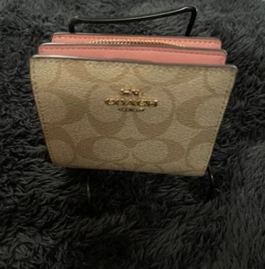 Coach Logo Wallet Fold Snap Billfold Salmon Excellent Condition - Picture 1 of 10