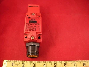 Interruptor límite de seguridad Telemecanique XCS-A713FW1 XCSA713 240v 3a nuevo Nnb - Imagen 1 de 5
