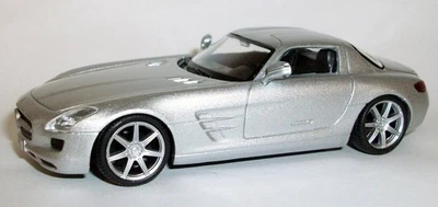 Modelo de metal fundido a presión escala 1/43 Atlas - Mercedes Benz SLS AMG plateado Foto 1 de 4