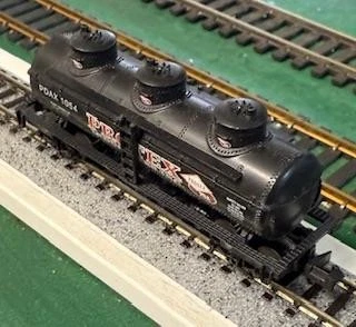 N Scale Life Like Protex 3-dome tank car with Rapido couplers - Image 1 of 1