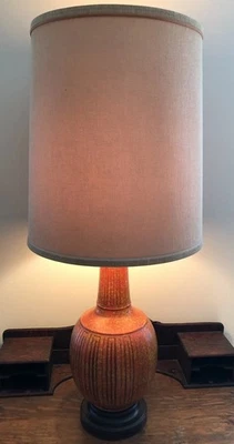 Lámpara de mesa de cerámica MCM alta de colección años 60 NARANJA Y AMARILLO con pantalla retro mod ¡FUNCIONA! Foto 1 de 4