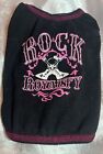 T-shirt Small Dog Bret Michaels Rock royauté crâne et os croisés rose et noir