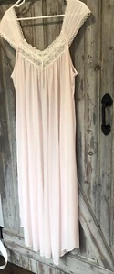 Vintage Miss Elaine Pink Nylon Nightgown Lace Appliqué Large Cap Sleeve V Long - Picture 1 of 17