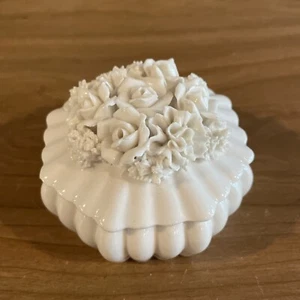 Schöne Irice Porzellan Schmuckschatulle mit schönen Blumen - Bild 1 von 8