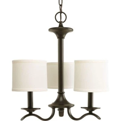 Candelabro Inspire 3-Light antigo bronze sombra off-white império por Progress L. - Imagem 1 de 4