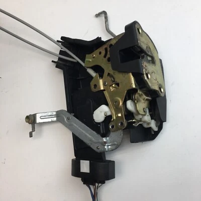 2001 - 2007 Toyota Sequoia RIGHT FRONT Door Lock Latch, Actuator  OEM - Imagem 1 de 4