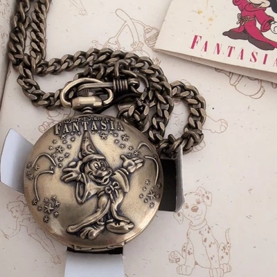 Reloj Bolsillo Fantasía Hechicero Mickey En Libro De Exhibición Foto 1 de 4