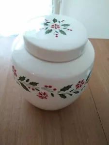 Vintage 1986 Royal Doulton Cookie Jar Christmas Holly 7" High - Picture 1 of 12