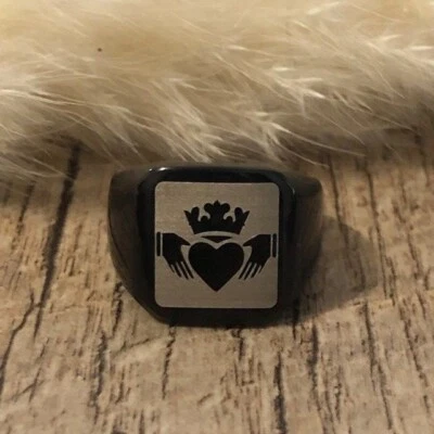 Anillo Claddagh, Personalizar Grabado Claddagh Anillo de Acero Inoxidable Anillo de Sello Foto 1 de 4