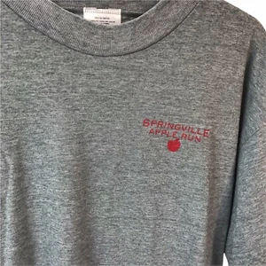 Camiseta Springville Apple Run Leslie Jordan Gris Camiseta Para Hombres XL Cool Cat EE. UU. - Imagen 1 de 6