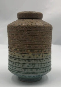 STUNNING JUSTIN TEILHET SIGNED STUDIO POTTERY Lidded Canister Jar Ombre Speckled - Picture 1 of 12