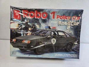 AMT Ertl Robocop 2 1989 Ford Taurus Robo 1 Polizeiauto Modellbausatz 6059 Maßstab 1:25 - Bild 1 von 6